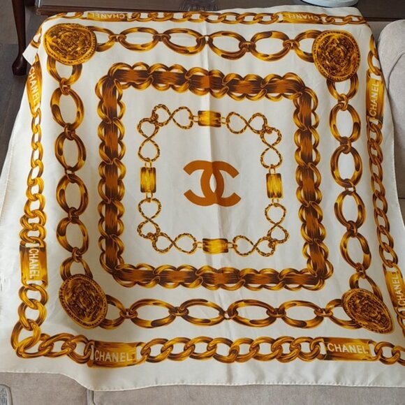 Gorgeous Vintage Chanel Scarf! - Picture 5 of 7